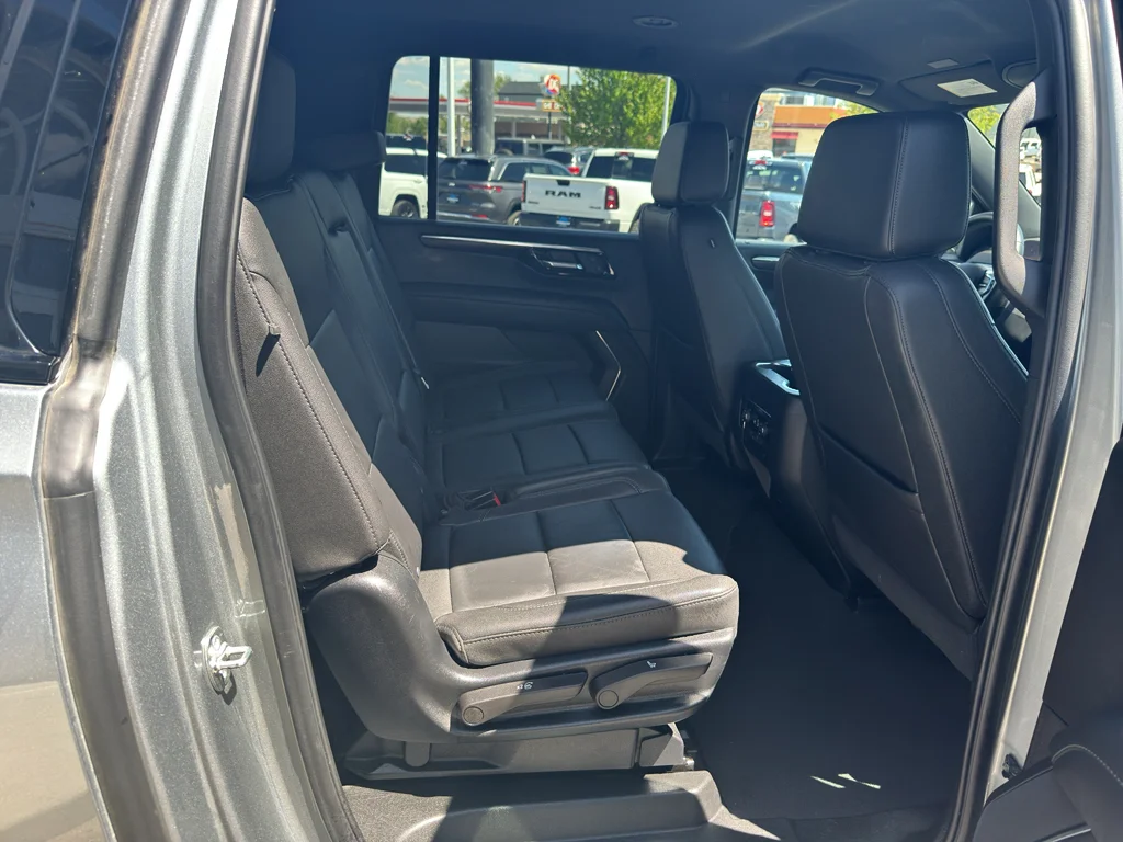Used 2025 Gray Chevrolet Z71 image 12