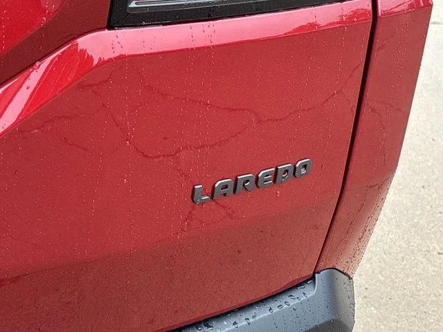 New 2026 Red Hot Pearl-Coat Exterior Paint Jeep Laredo image 5
