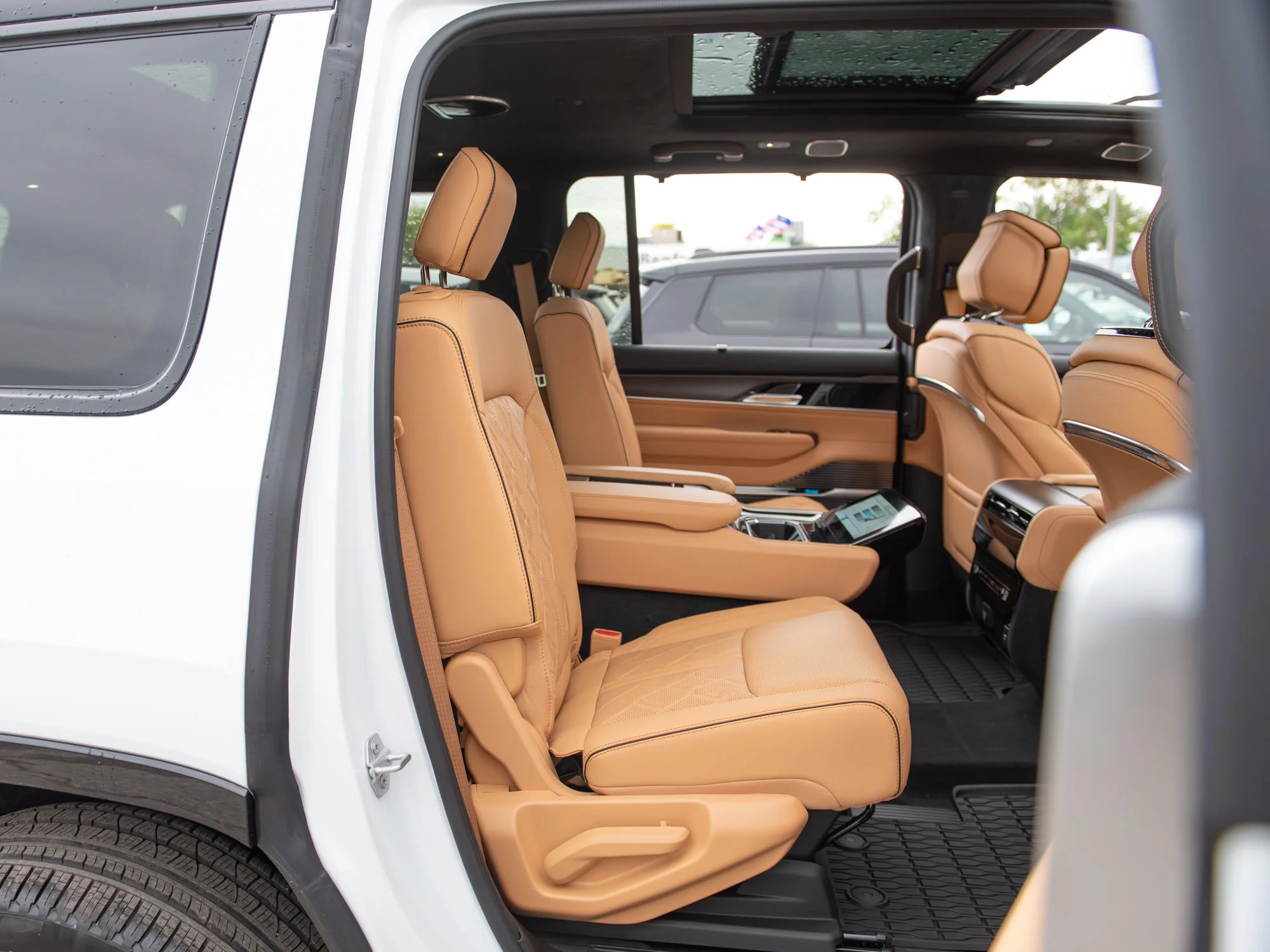 New 2026 White Jeep Summit Reserve* 4x4, Massage Seats, McIntosh Audio, Front Cooler image 39