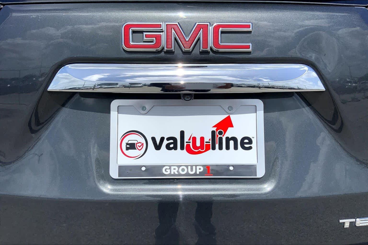 Used 2018 Graphite Gray Metallic GMC SLE image 10