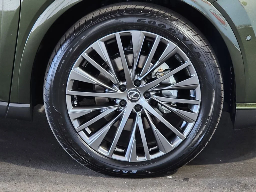 New 2026  Lexus 450h+ Luxury image 4
