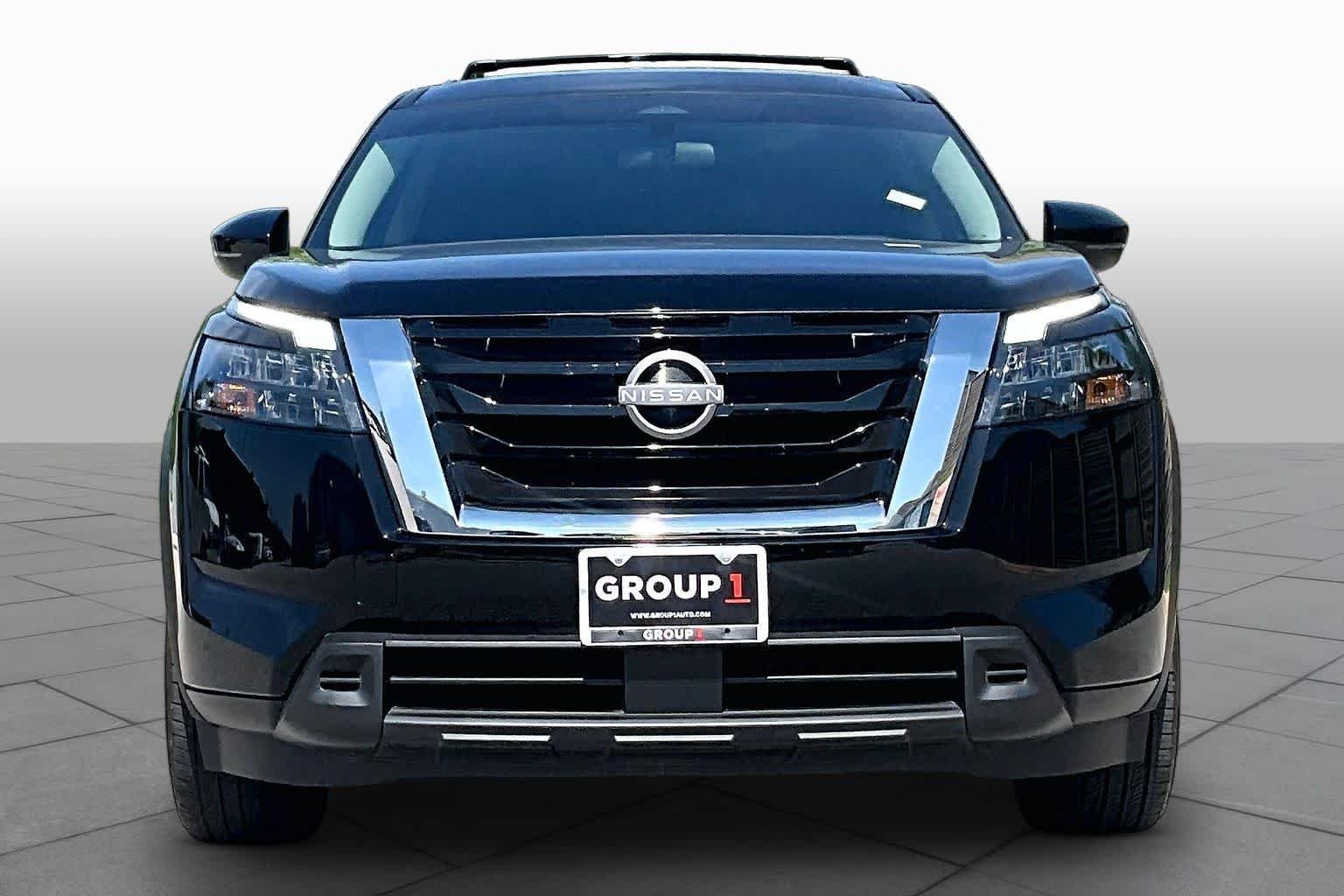 Used 2025 Super Black Nissan SV image 4