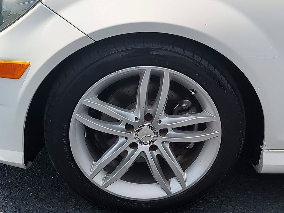 Used 2014 Diamond White Metallic Mercedes-Benz C 250 image 12