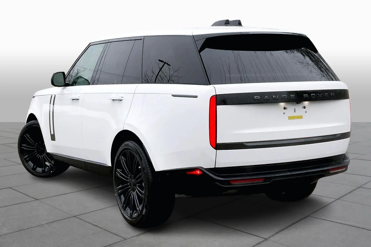 New 2026 Fuji White Land Rover SE image 3