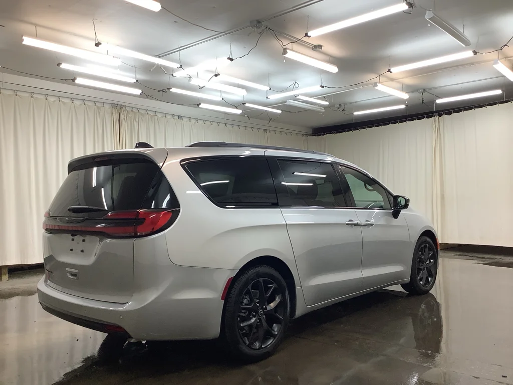 2026 Chrysler Pacifica Select - Photo 6