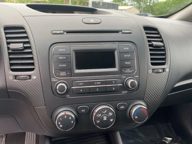 Used 2015 Red Kia EX image 14
