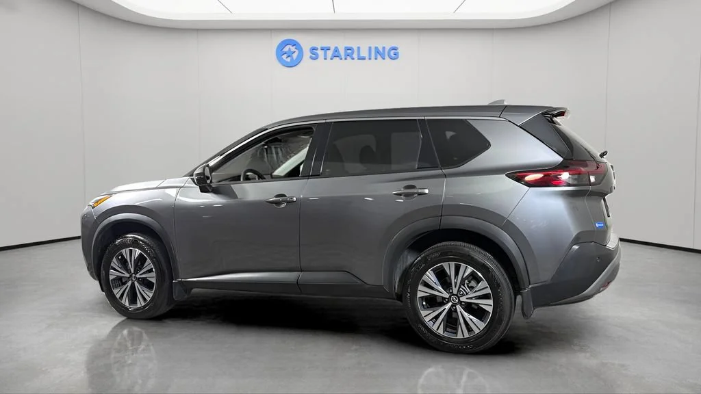 Used 2021 Gray Nissan SV FWD image 4
