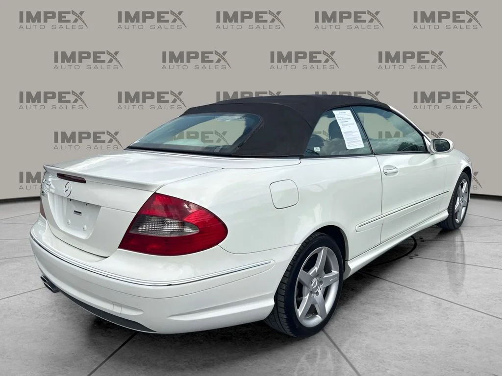 Used 2007 White Mercedes-Benz CLK 550 image 4