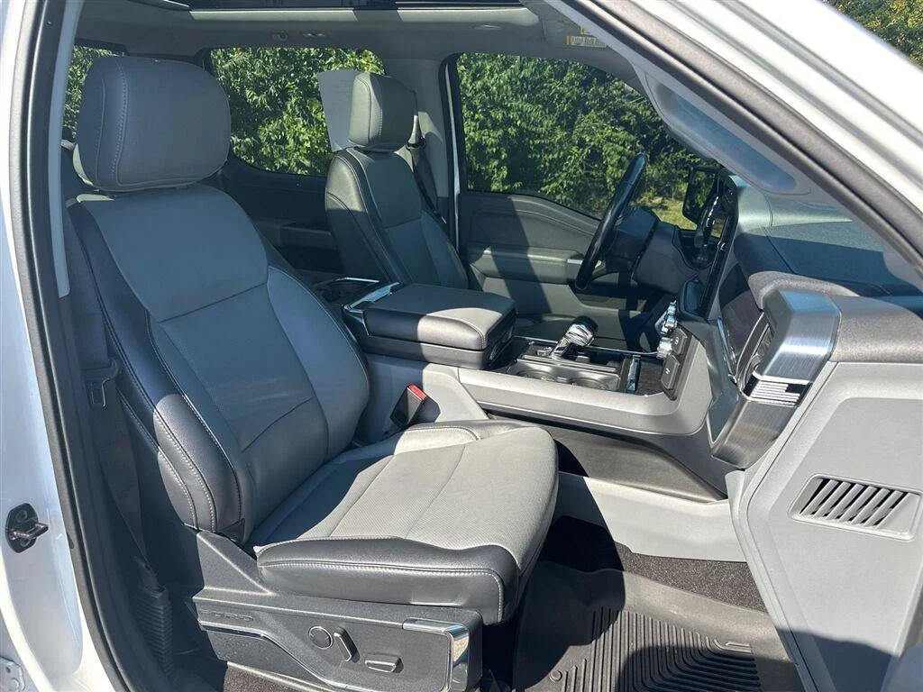 Used 2021 White Ford Lariat image 24