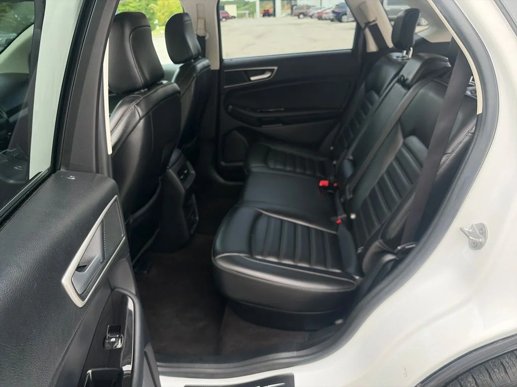 Used 2020 Oxford White Ford SEL image 24