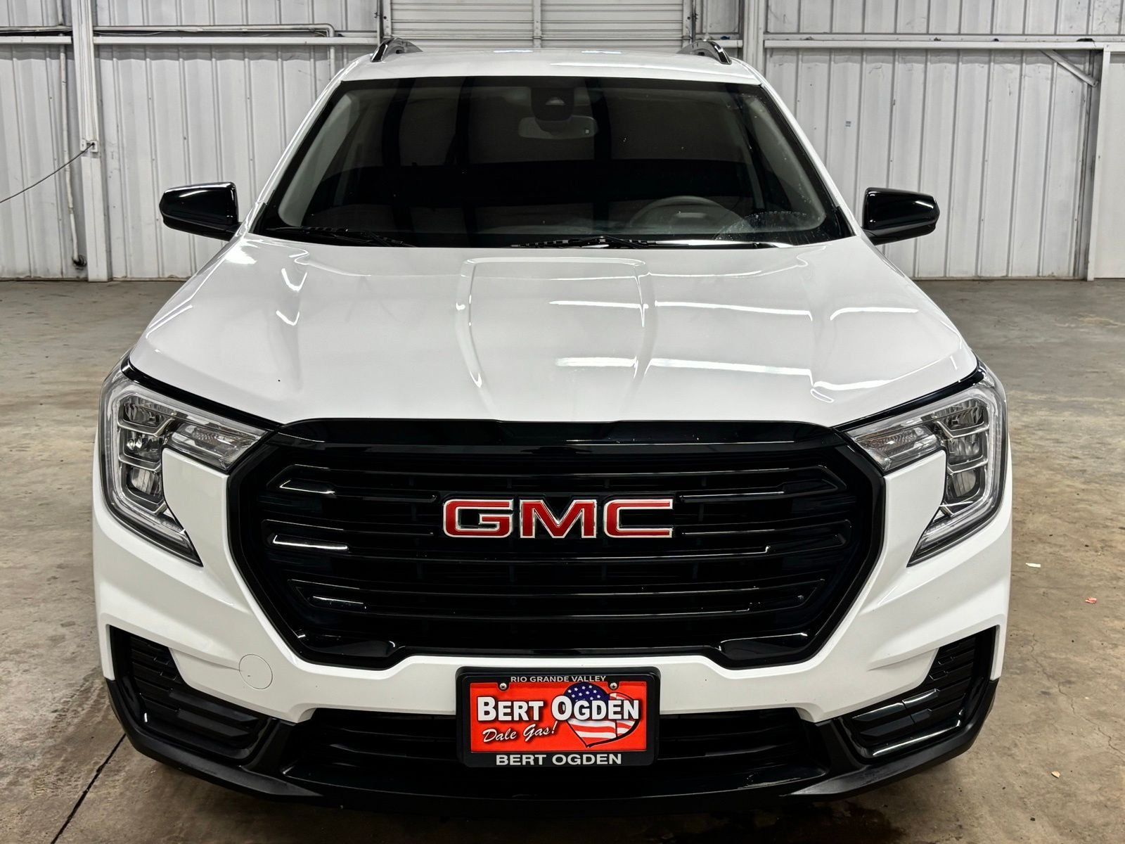 Used 2024 White GMC SLE image 2