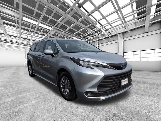 2025 Toyota Sienna XLE