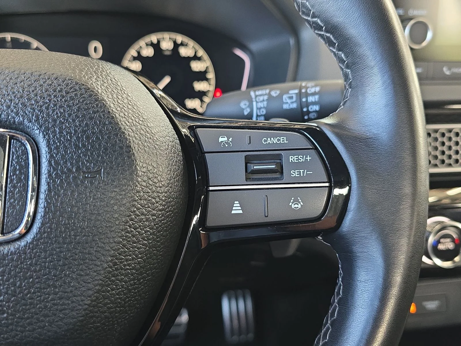 2024 Honda Civic Hatchback Sport - Photo 17