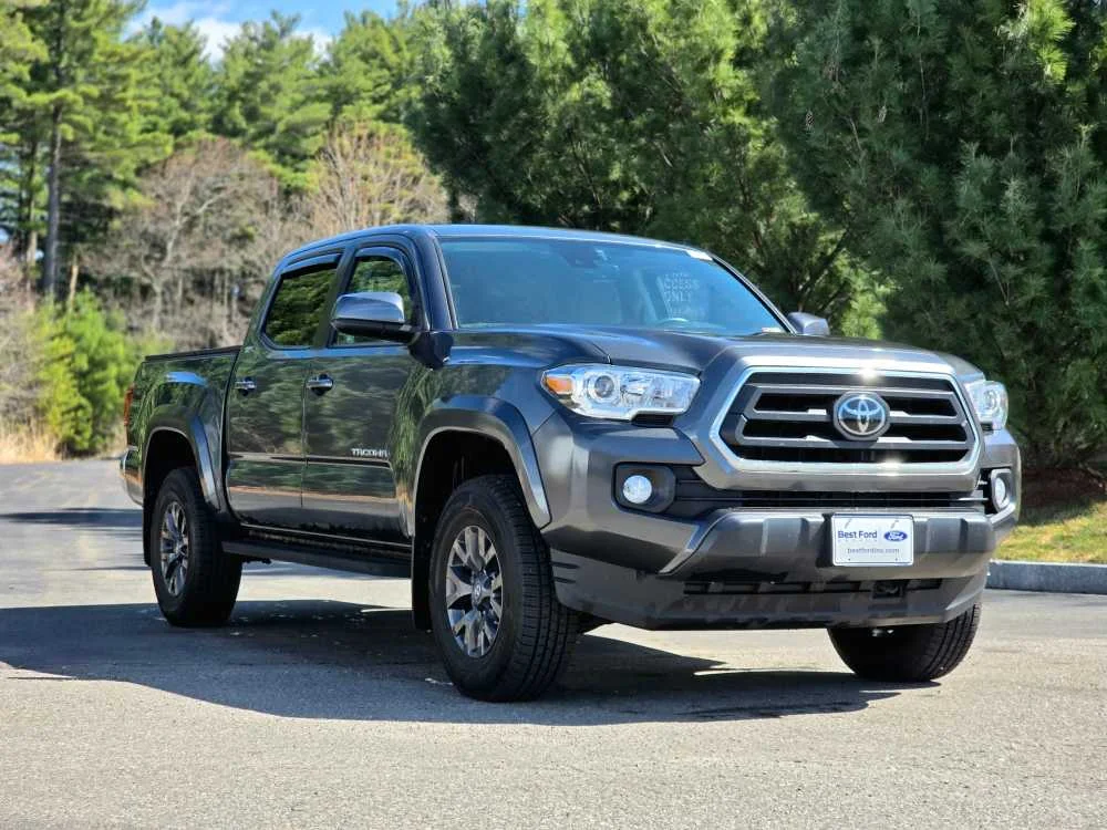 2023 Toyota Tacoma SR5 Double Cab 4WD V6 Auto Short Bed's photo