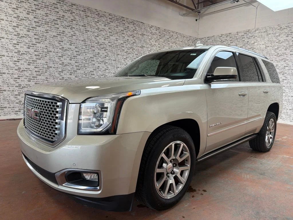 Used 2016 Sparkling Silver Metallic GMC Denali image 3