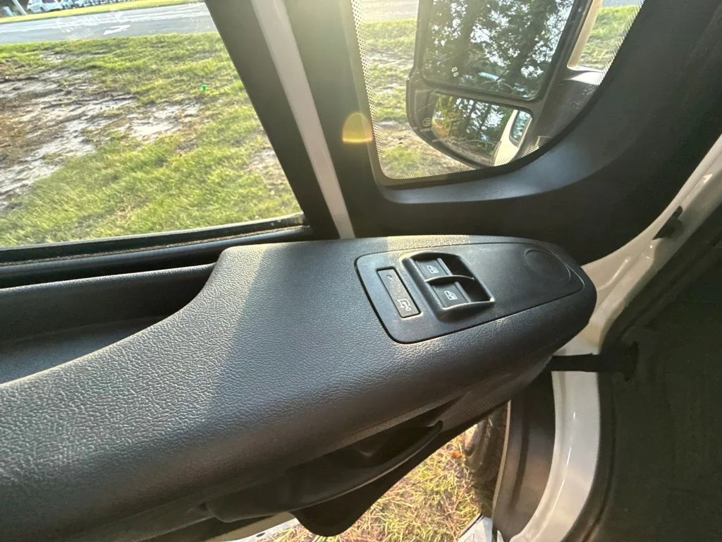 Used 2025 White Ram Base image 16