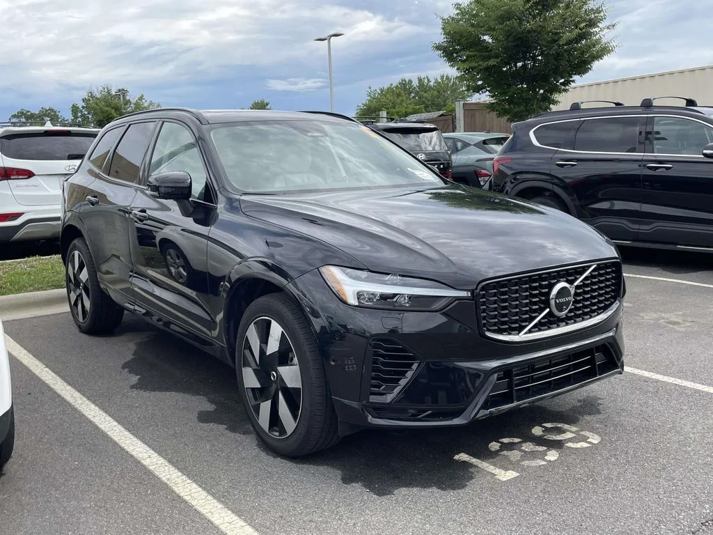 2025 Volvo XC60 T8 Plus Dark AWD's photo
