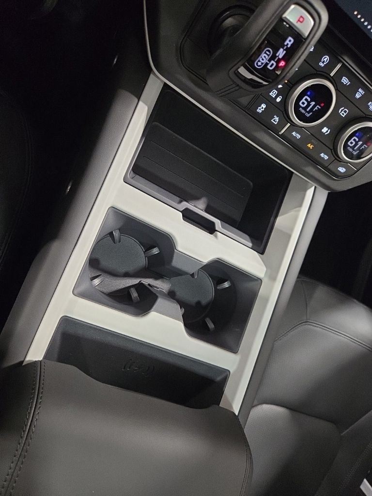 New 2026 Fuji White Land Rover X-Dynamic SE image 16
