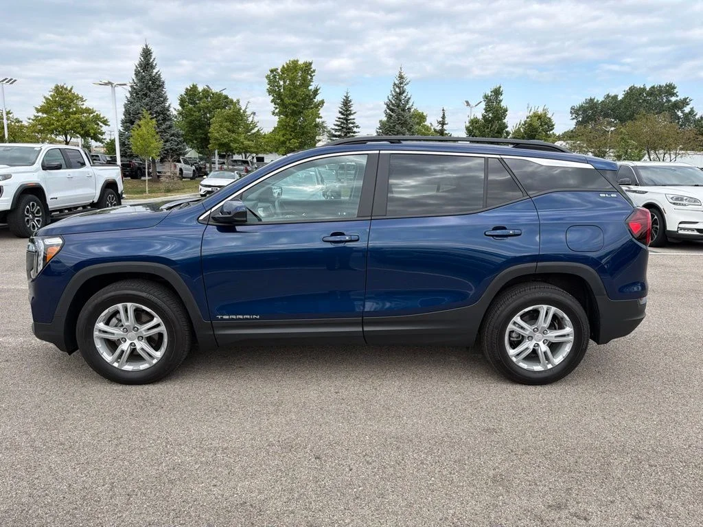 Used 2023 Blue GMC SLE image 4