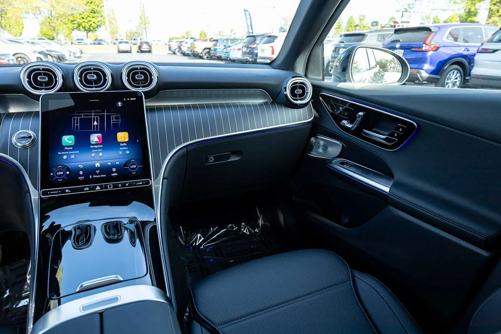 New 2026 BLACK Mercedes-Benz GLC 300 image 8