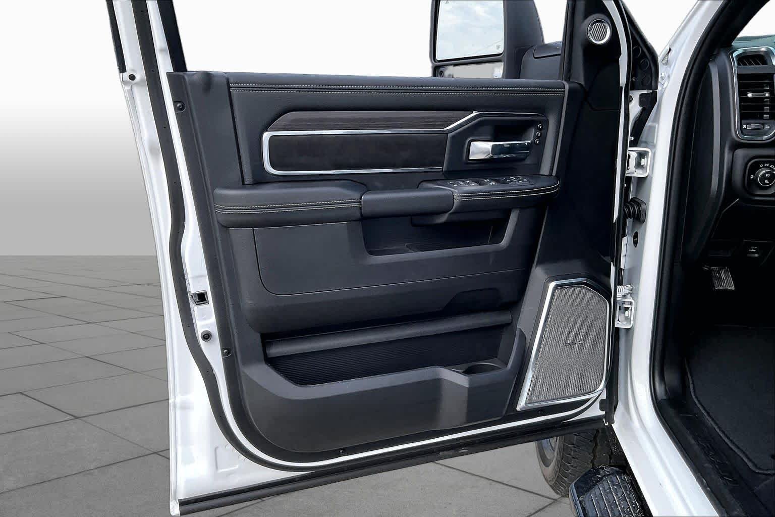 New 2027 Bright White Clear-Coat Exterior Paint RAM Laramie image 10