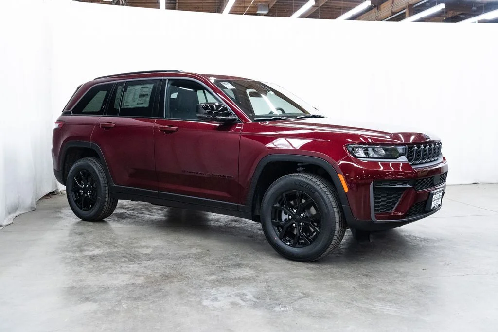 2026 Jeep Grand Cherokee Laredo Altitude 4x4's photo