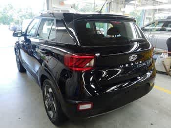 Used 2024 Onyx Black Hyundai SEL image 3