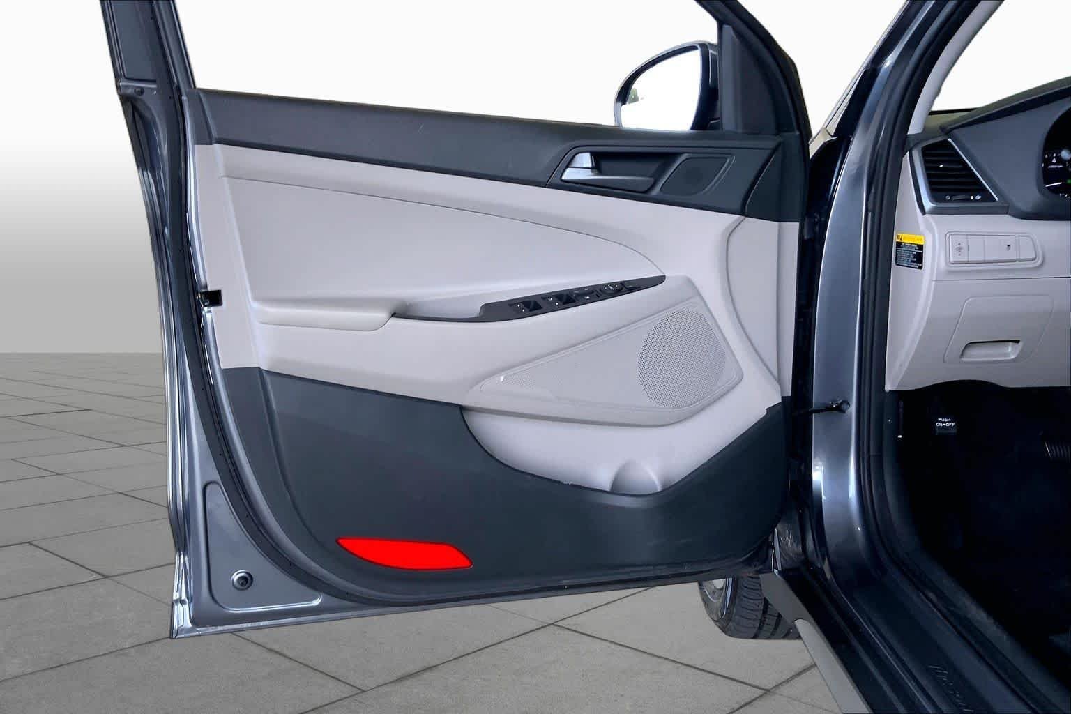 Used 2017 Coliseum Grey Hyundai SE image 21
