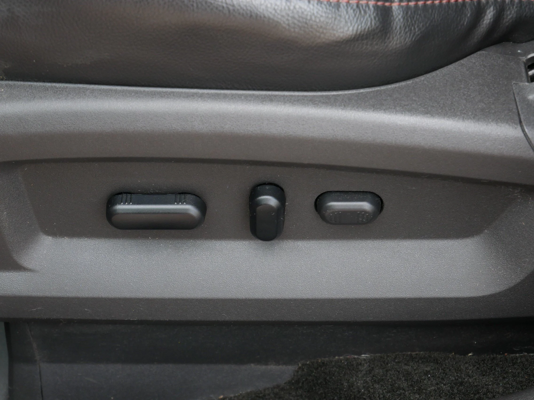 Used 2013 Ruby Red Metallic Ford SEL image 19