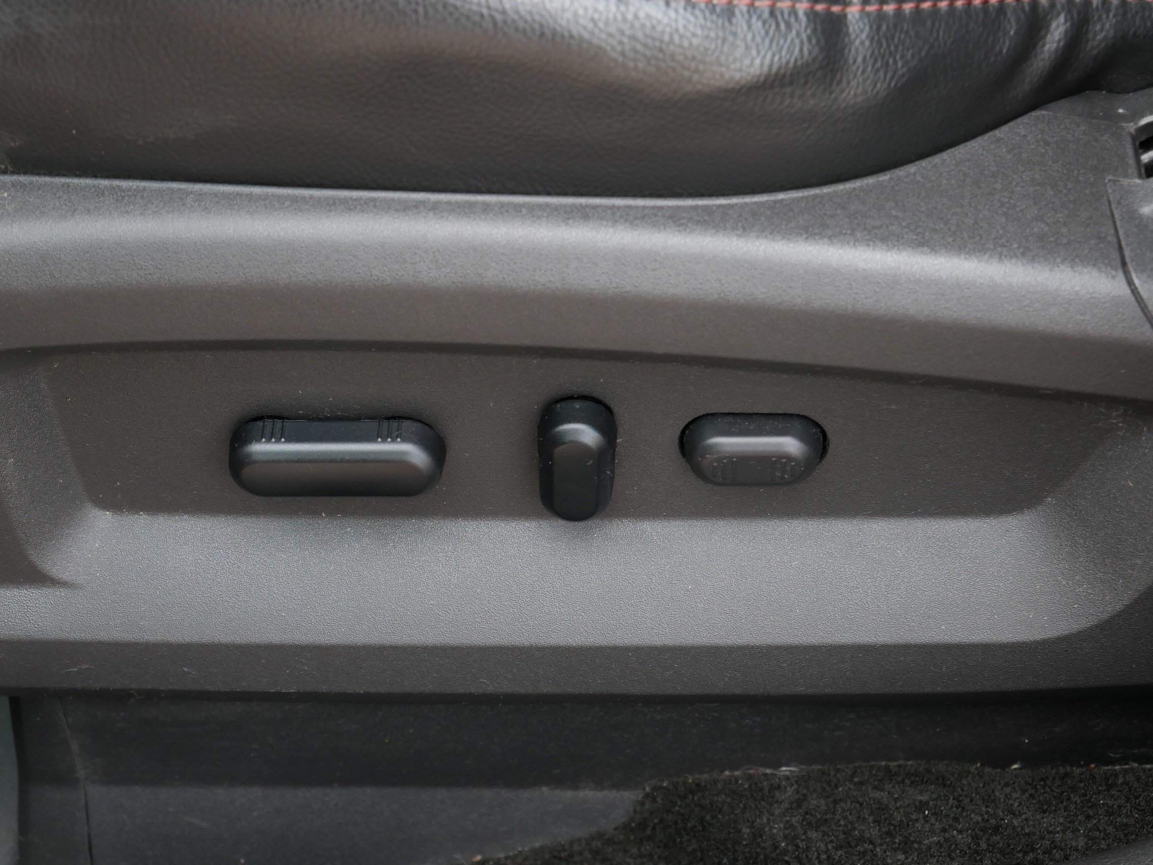 Used 2013 Ruby Red Metallic Ford SEL image 19