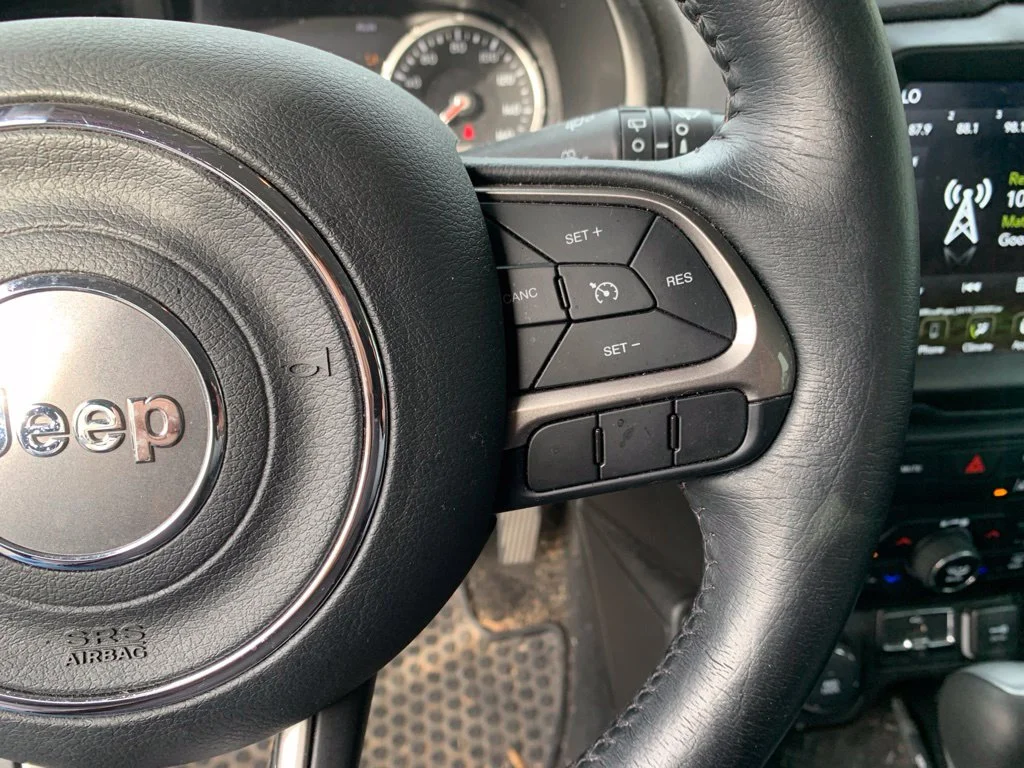 Used 2022 Bikini Metallic Clearcoat Jeep Latitude image 14