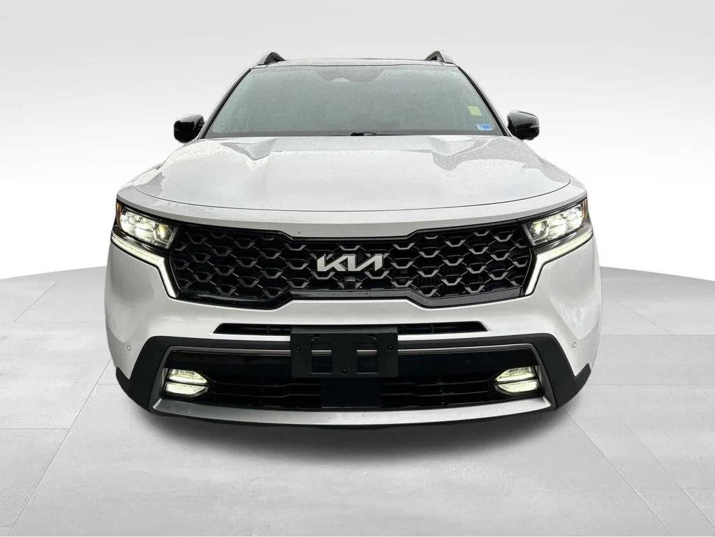 Used 2023 White Kia X-Line SX Prestige image 9