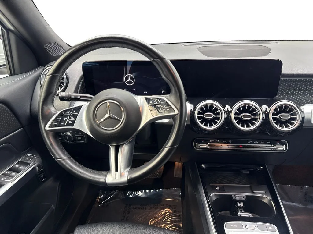 Used 2025 White Mercedes-Benz GLB 250 image 52