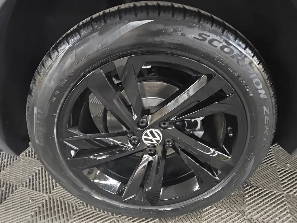 Used 2023 Black Volkswagen 2.0T SE R-Line Black image 14