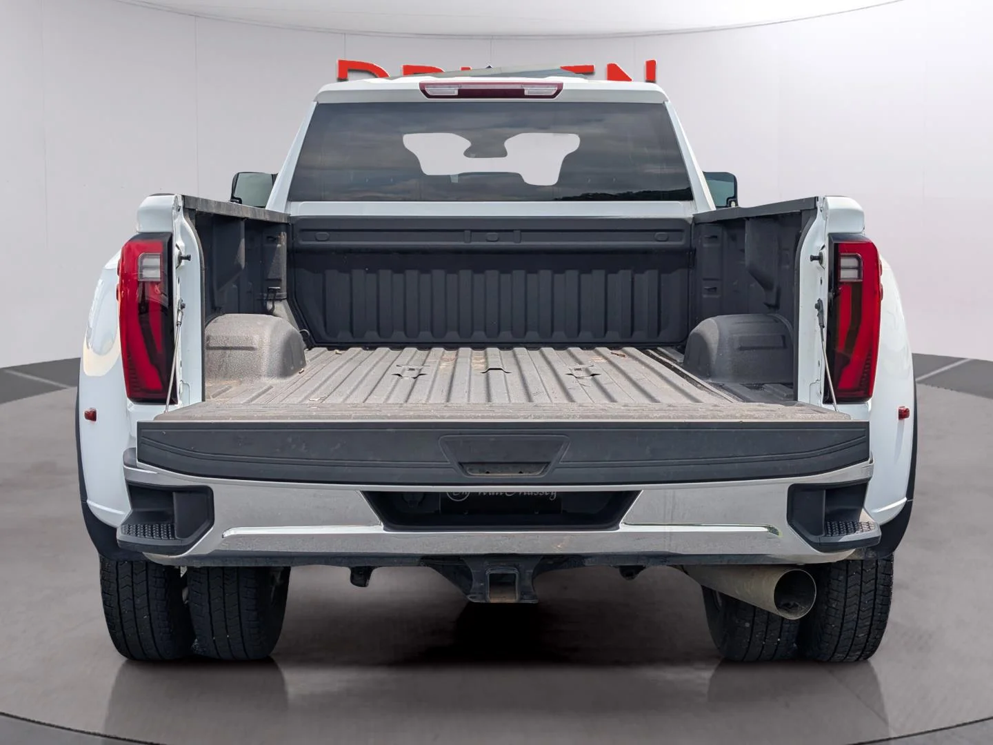 Used 2024 Summit White GMC Pro DRW image 9