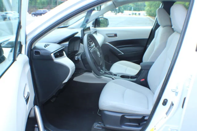 Used 2024 Wind Chill Pearl Toyota L image 5