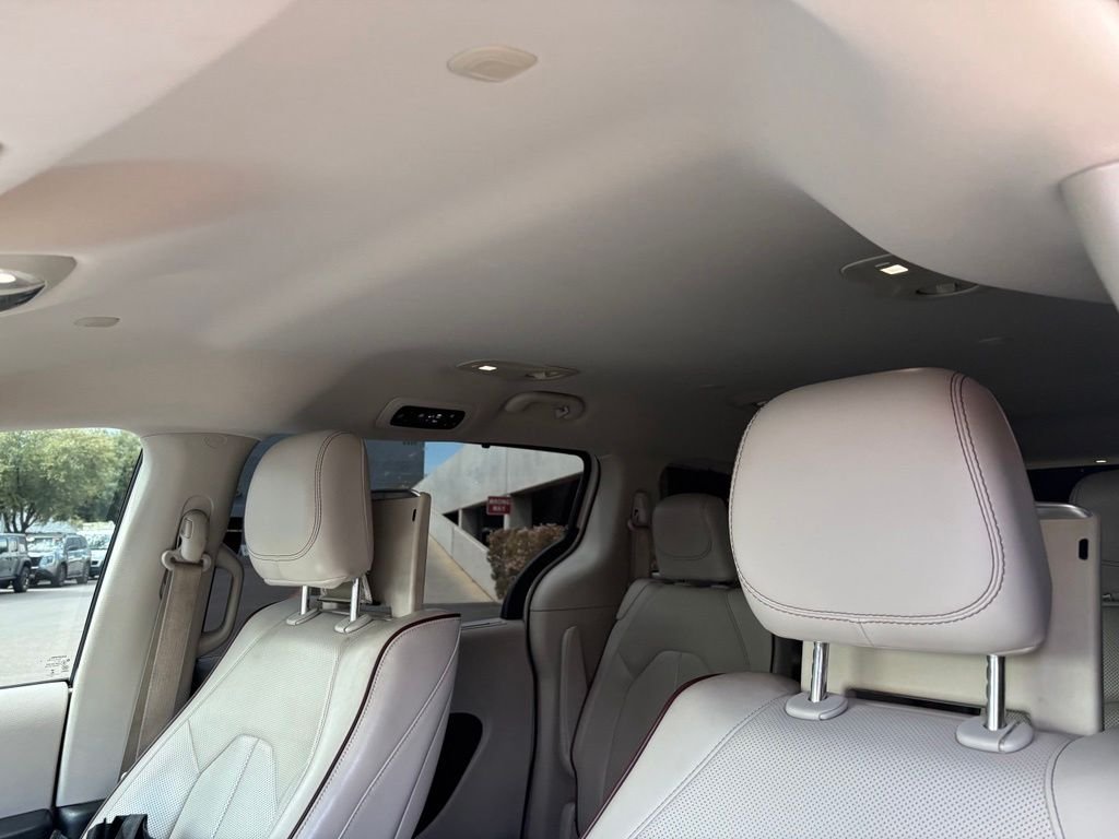 Used 2017 White Chrysler Limited image 9
