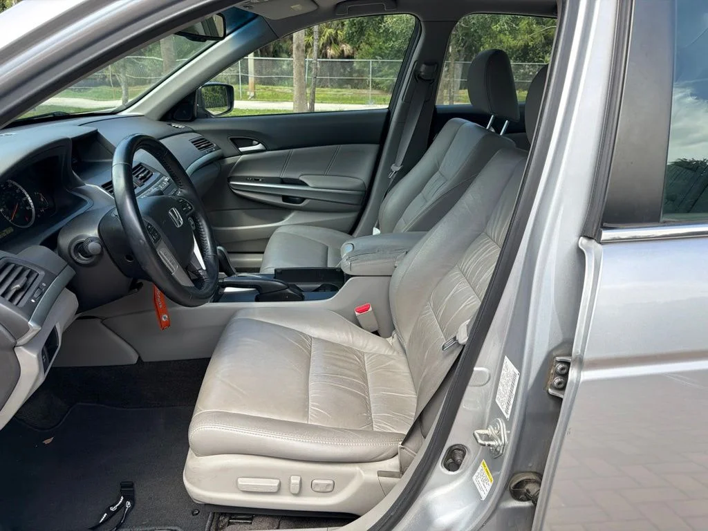 Used 2010 Silver Honda EX-L image 8
