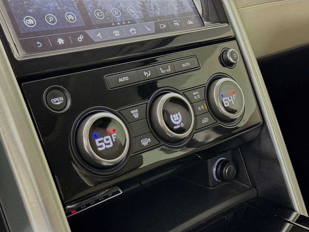 Used 2018 White Land Rover HSE image 17