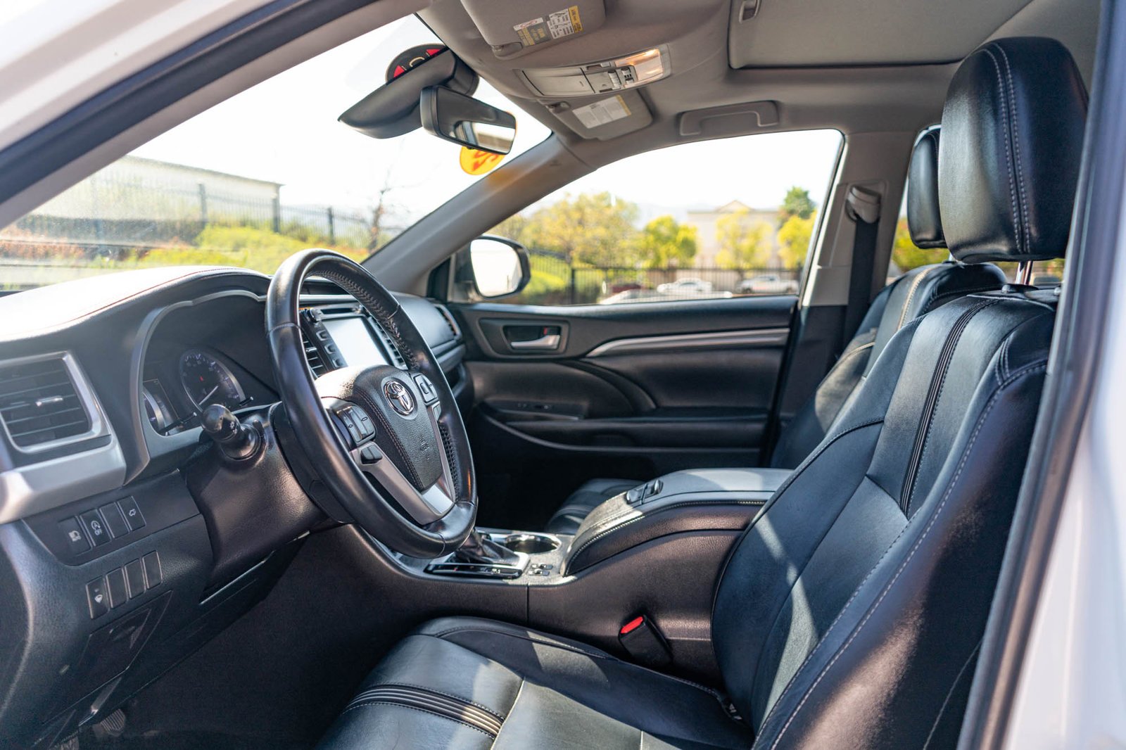 Certified Used 2018 Blizzard Pearl Toyota SE image 8