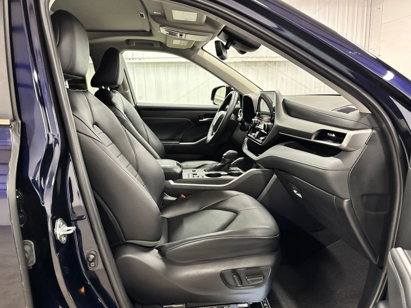 Used 2024 Silver Toyota XLE image 22