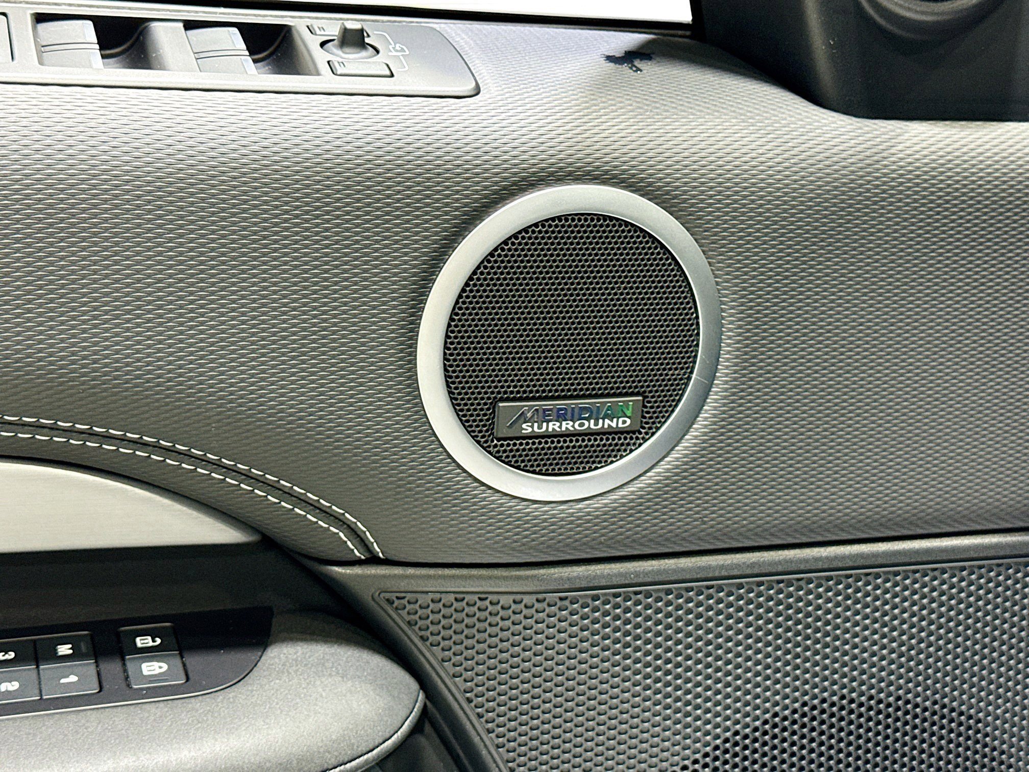 Used 2023 Portofino Blue Metallic Land Rover HSE R-Dynamic image 19
