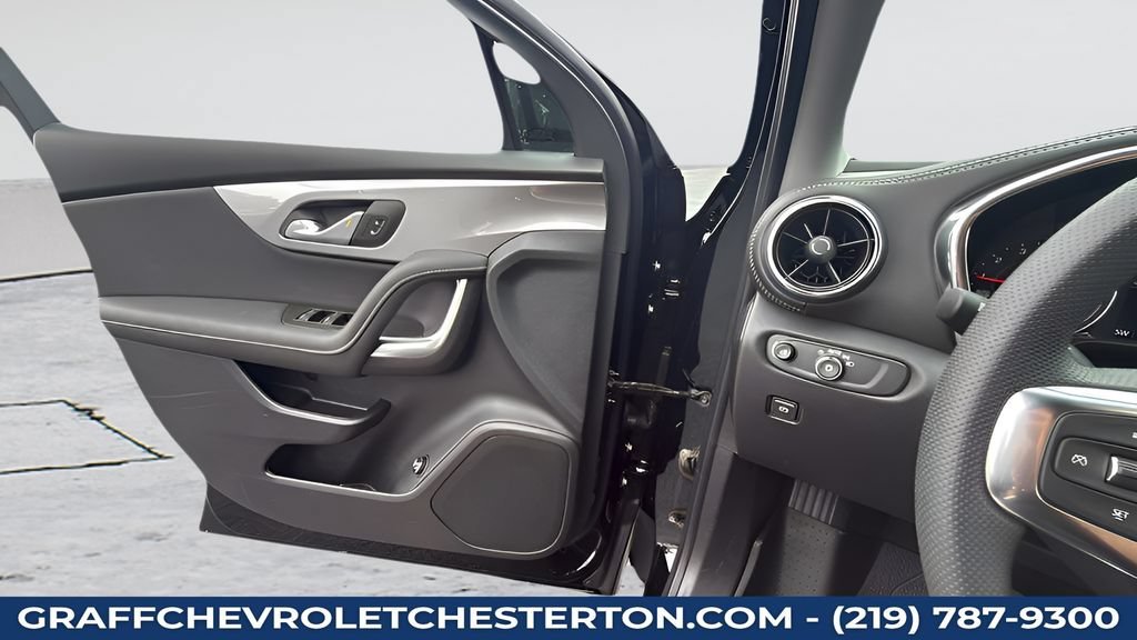 New 2026 Black Chevrolet 2LT image 26