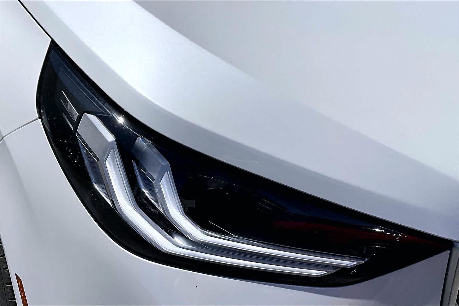New 2026 Mineral White Metallic BMW 30 xDrive image 13