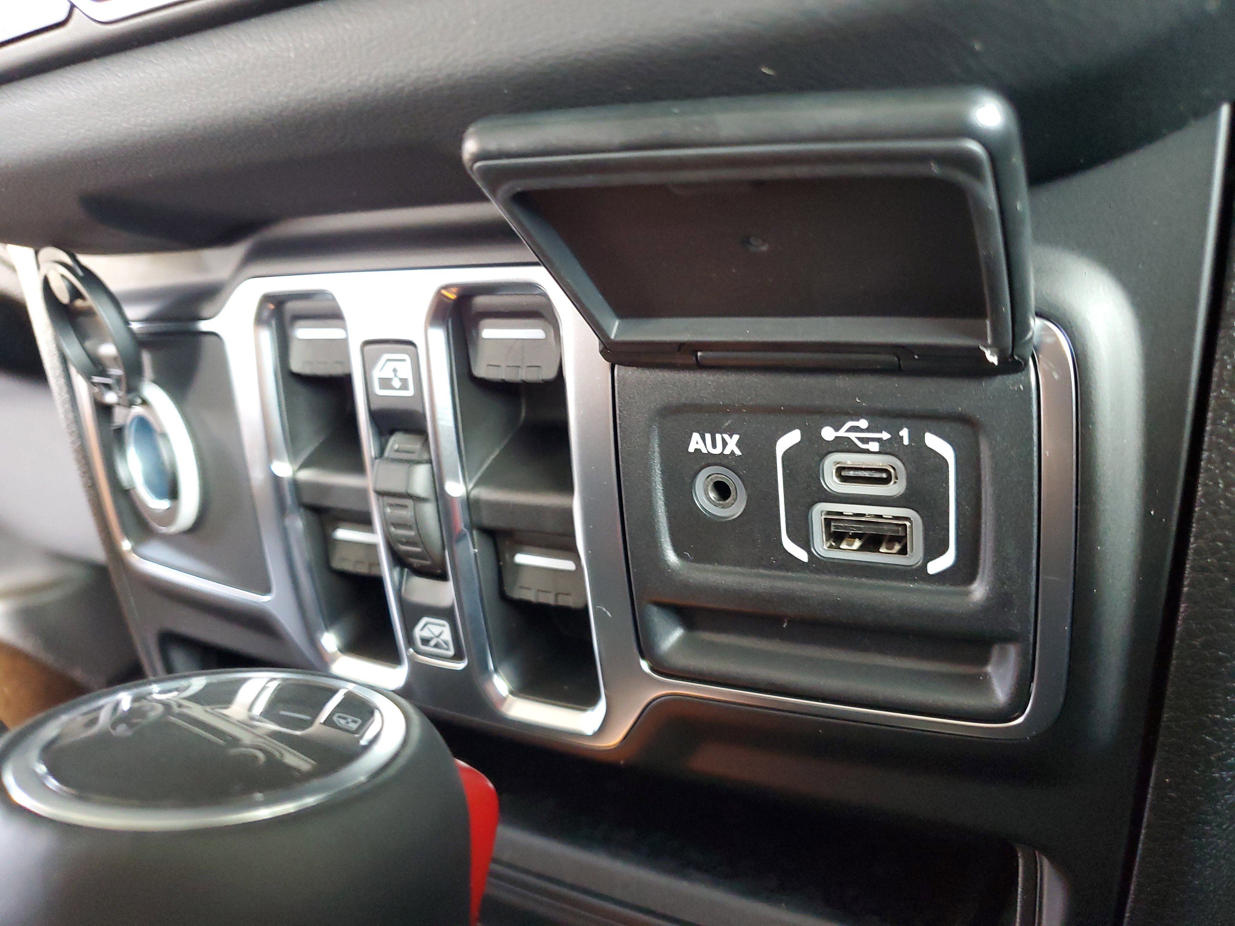 New 2026 Black Clear-Coat Exterior Paint Jeep Sahara image 28