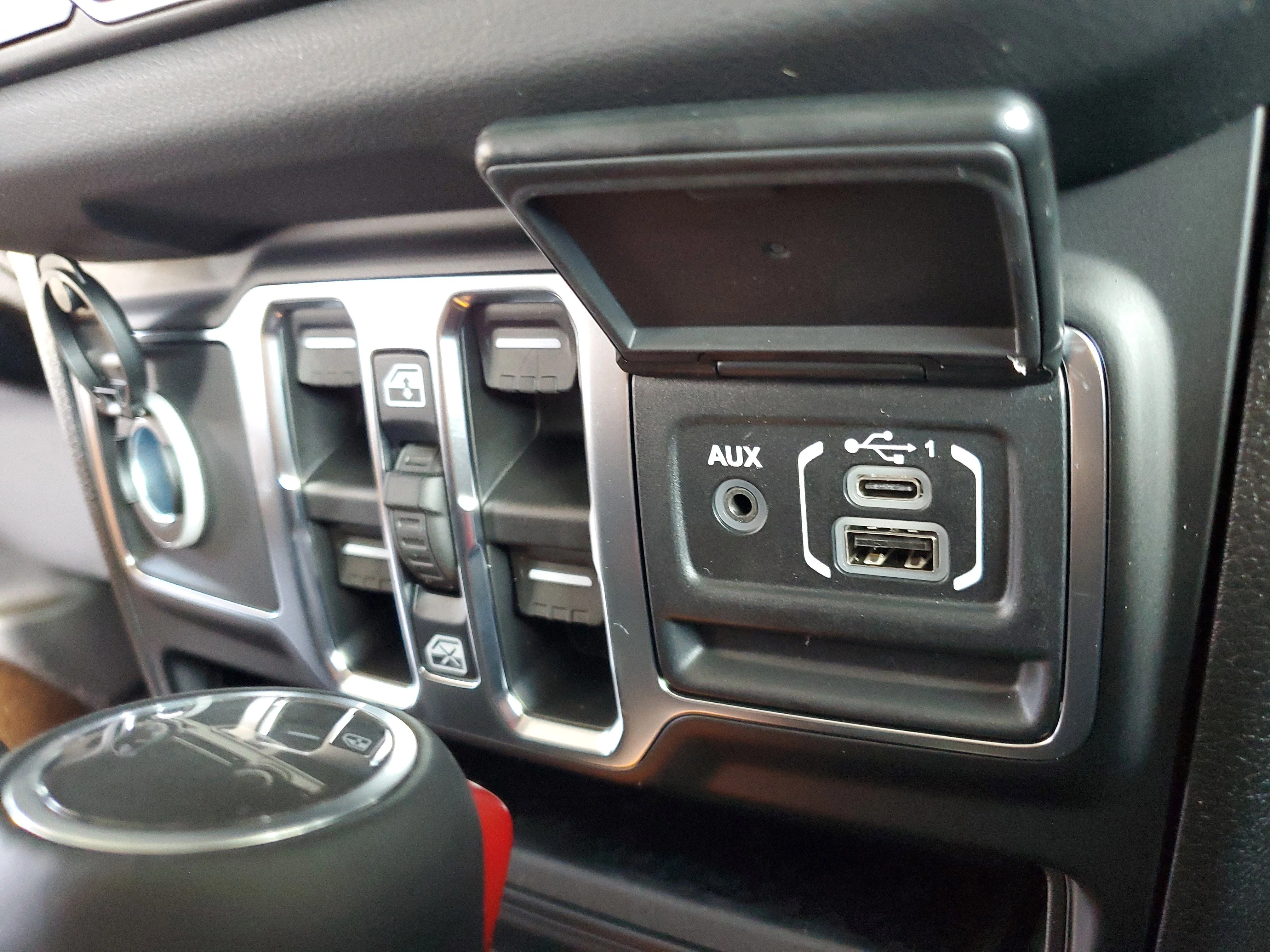 New 2026 Black Clear-Coat Exterior Paint Jeep Sahara image 28