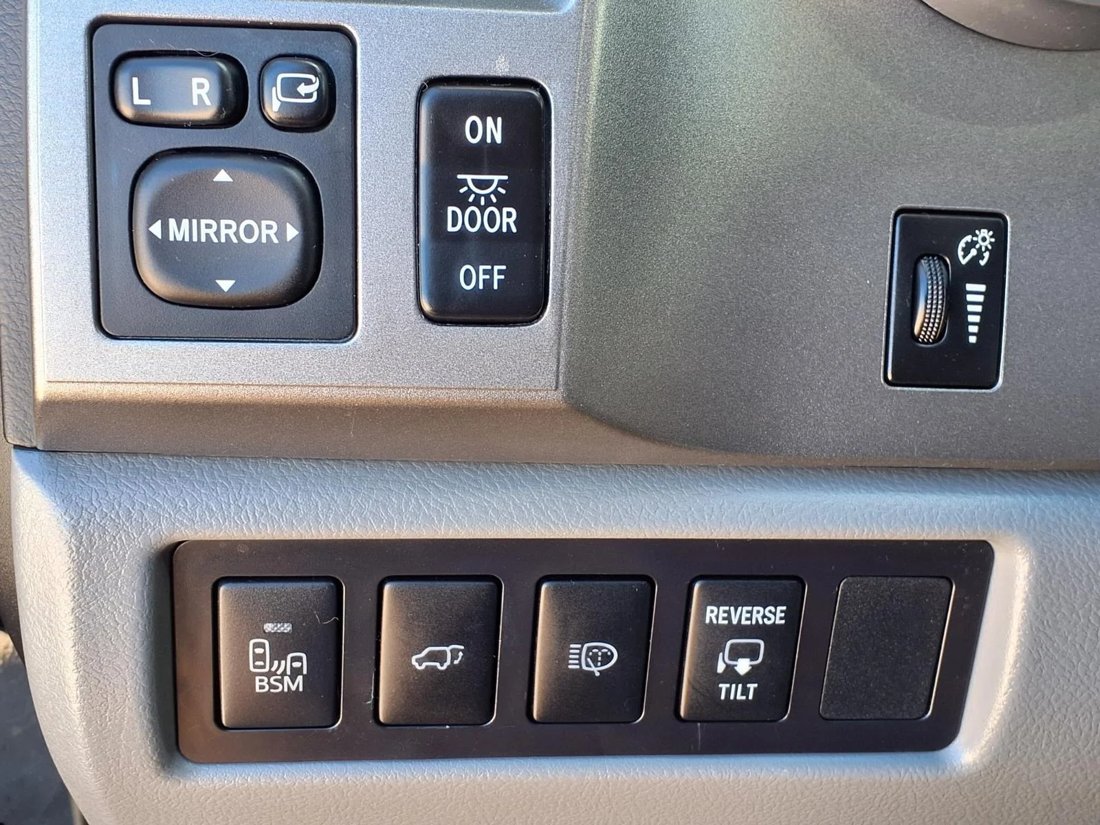 2016 Toyota Sequoia Limited - Photo 25