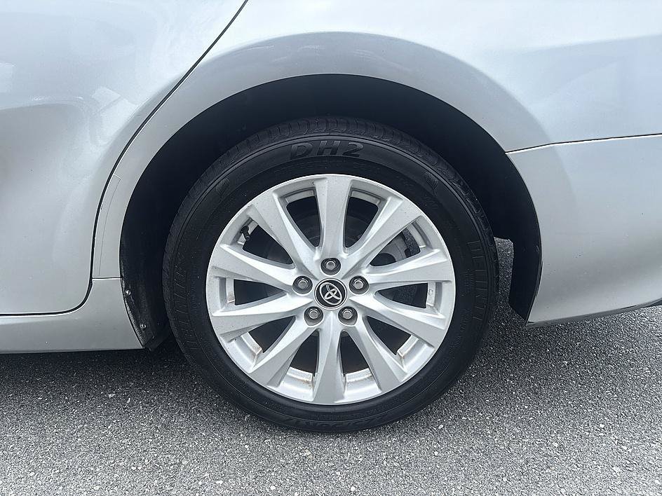 Used 2020 Celestial Silver Metallic Toyota LE image 10