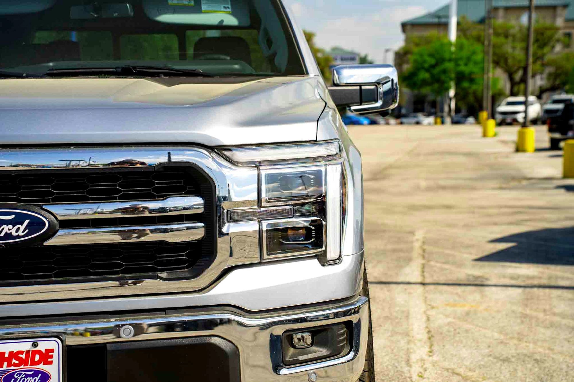 New 2025 Iconic Silver Metallic Ford LARIAT image 8