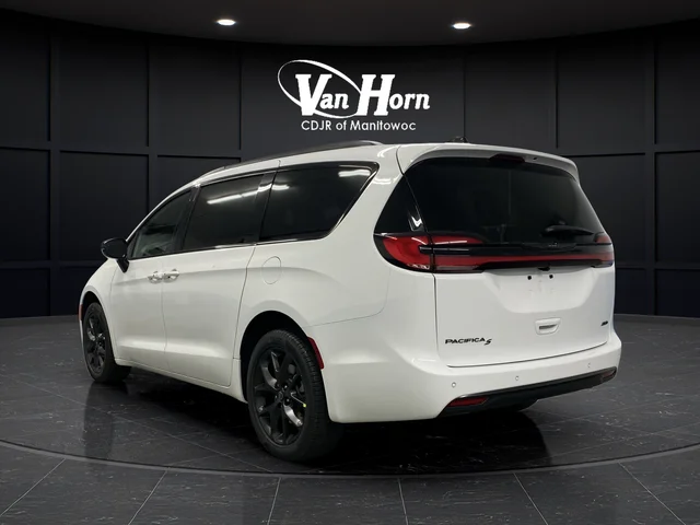 New 2026 Bright White Clear-Coat Exterior Paint Chrysler Select image 3